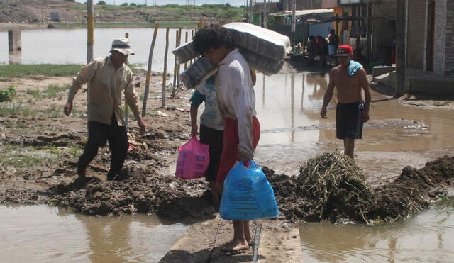 La fuerza de los huaicos arrasa viviendas y deja miles de damnificados. Foto: La República