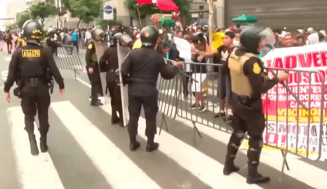 Motorizados marchan en avenida Abancay y piden terminar con las extorsiones. Foto: captura de Canal N