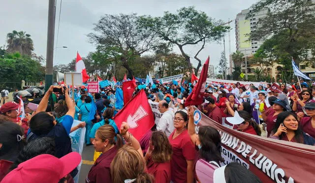 Trabajadores del sector Salud piden que se respeten las escalas salariales. Foto: Bella Alvites / La República