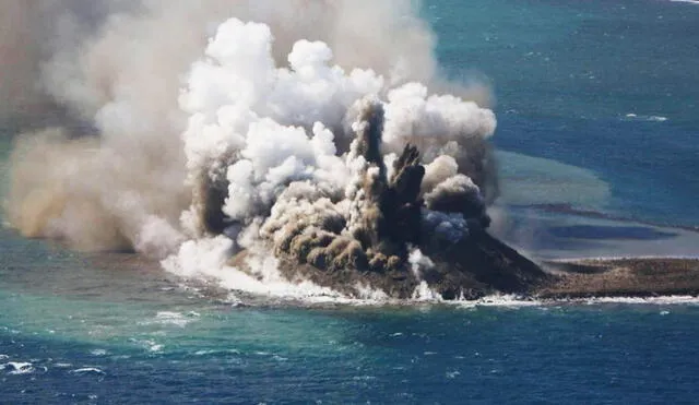 Según la Agencia Meteorológica de Japón, esta es la primera vez que se confirma la presencia de una nueva tierra frente a la costa de Iwo Jima. Foto: Japan Times Según la Agencia Meteorológica de Japón, esta es la primera vez que se confirma la presencia de una nueva tierra frente a la costa de Iwo Jima. Foto: Japan Times