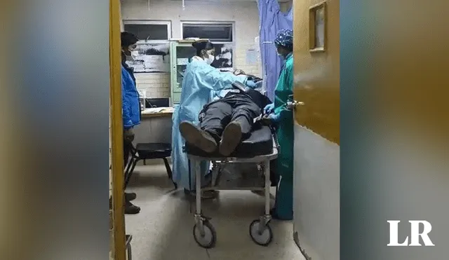 Según la grabación, los médicos dicen que los familiares debían traer un balón de oxígeno para herido. Foto: La República