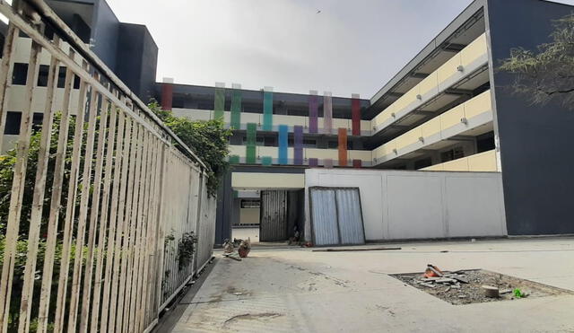 Son más de 1.500 las alumnas que no pueden usar su colegio reconstruido. Foto: Carlos Vásquez/La República