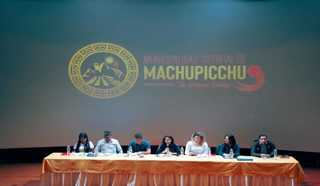 Ministra de Cultura se reunió con autoridades y dirigentes de Machupicchu.  Foto: La República