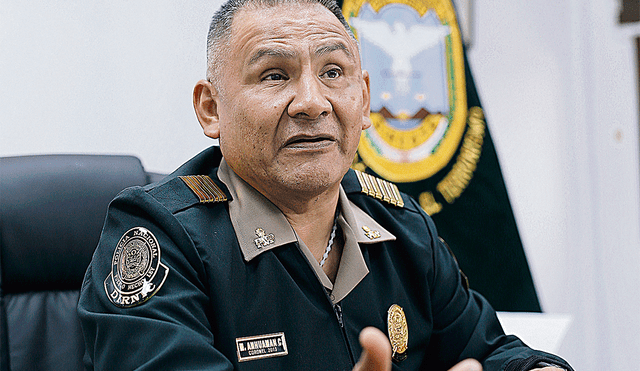 Análisis. El jefe de la Dircote, coronel Max Anhuamán, considera que fue un golpe demoledor. Foto: Antonio Melgarejo/La República