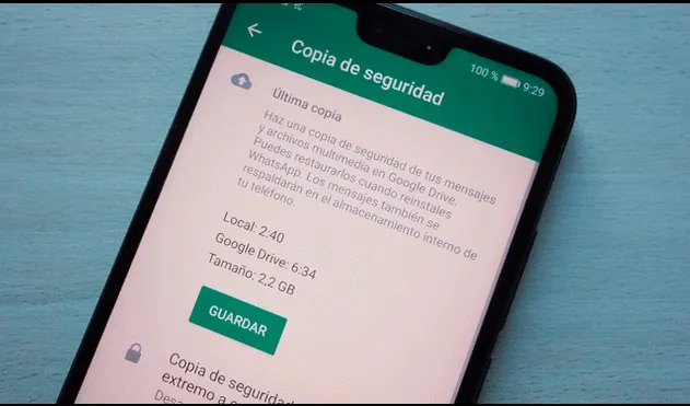 Si tu copia de seguridad de WhatsApp pesa varios gigas, es probable que tengas problemas. Foto: Xataka