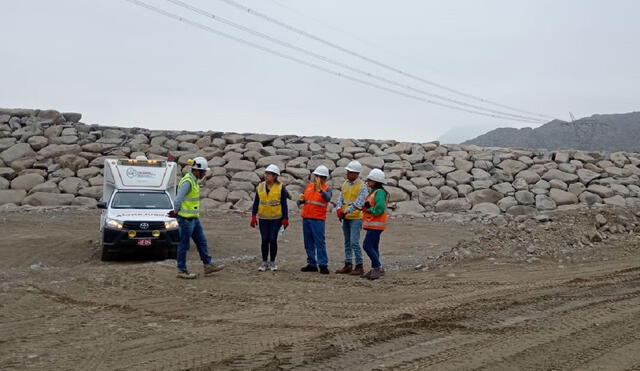 Funcionarios de la comuna de El Porvenir verifi caron las obras de los 35 diques. Foto: Municipalidad Distrital El Porvenir