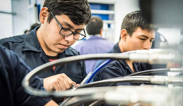 CETPRO brinda conocimientos y habilidades a ciudadanos para que se desempeñen en el ámbito laboral. Foto: Andina