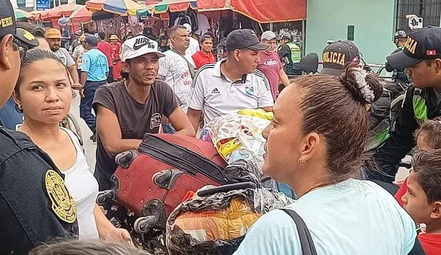 Los extranjeros indocumentados continúan abandonando el país a través de la frontera entre Ecuador y Tumbes. Foto: cortesía