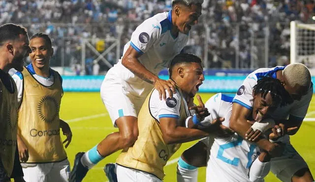Honduras y México disputaron el partido de ida en el Estadio Nacional José de la Paz Herrera Uclés. Foto: La Selección Nacional de Honduras