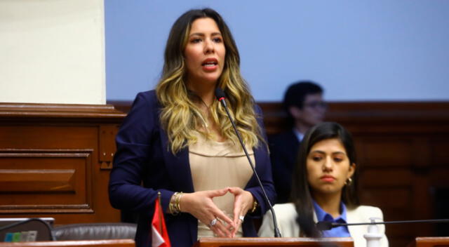 Rosselli Amuruz se salvó de la censura luego de que el Pleno no aprobara su remoción por falta ética. Foto: La República