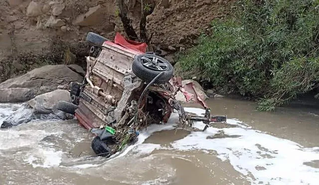 El vehículo terminó totalmente destruido. Foto: Facebook Manifiesto Ayacucho