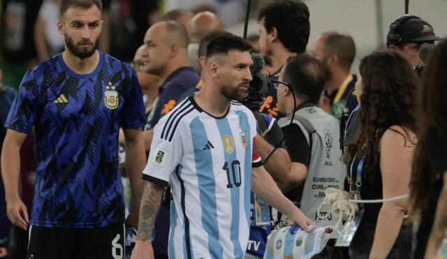 Lionel Messi ordenó a los jugadores de Argentina que se retiren del campo tras la batalla campal. Foto: EFE