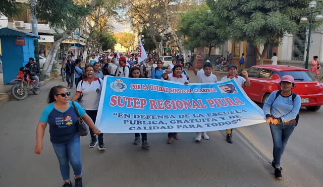 Docentes tienen plataforma de lucha. Foto: Almendra Ruesta/LR