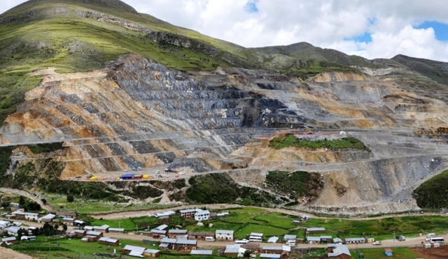 CooperAcción y Oxfam Perú presentaron un informe analizando el impacto de la minera en Espinar. Foto: Andina