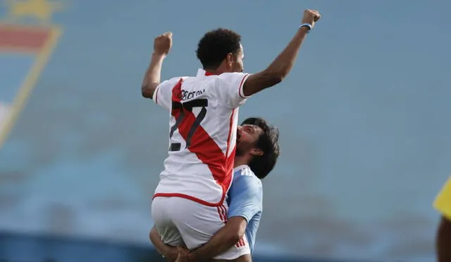 Carlos Lobatón anotó un gol en su despedida de las canchas de fútbol. Foto: La República/Luis Jiménez