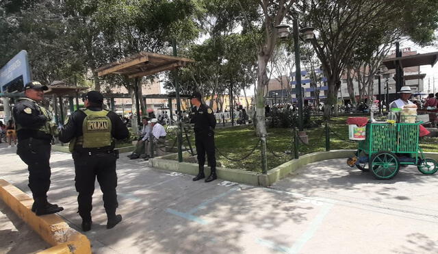La República constató que solo tres policías resguardaban parque Las Fuentes. Foto: Carlos Vásquez/La República