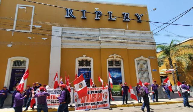 Trabajadores protestaron en diversas entidades de Piura y Chiclayo. Foto: La República
