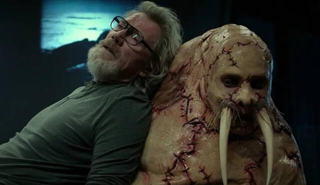 Wallace Bryton (Justin Long) lucha hasta la muerte con Howard Howe (Michael Parks) en 'Tusk: el Hombre Morsa'. Foto: A24