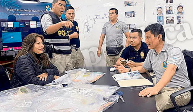 El dato. La coordinadora del EFICCOP, la fiscal Marita Barreto, con el jefe del equipo policial, coronel PNP Harvey Colchado, junto con otros agentes de la operación Valkiria V. Foto: La República