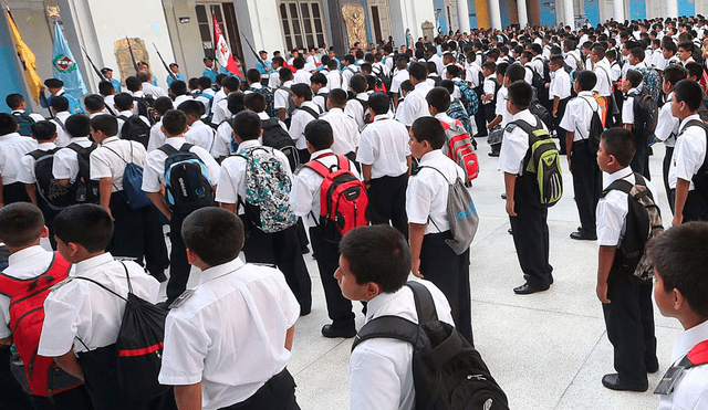 Escolares peruanos resolvieron prueba PISA 2022. Foto: Minedu