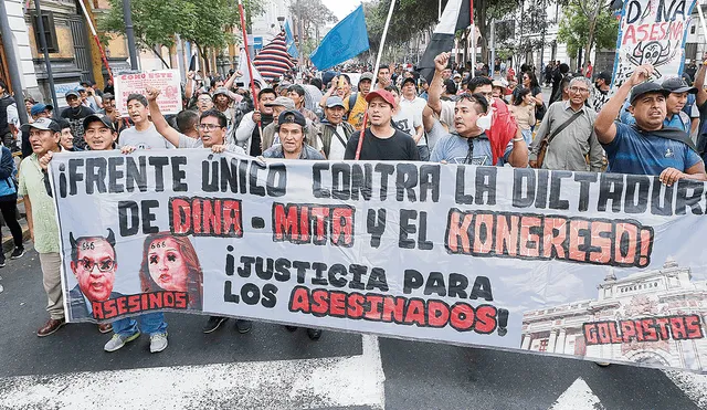 Lima. Los manifestantes salieron desde la plaza San Martín y también desde la plaza Dos de Mayo para rechazar la dictadura. Foto: Marco Cotrina/La República