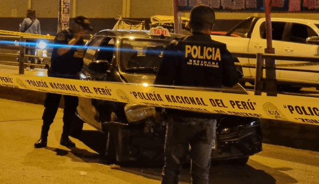 Sujeto que se encontraba dentro de su vehículo falleció luego se ser baleado. Foto: Bella Alvites / La República