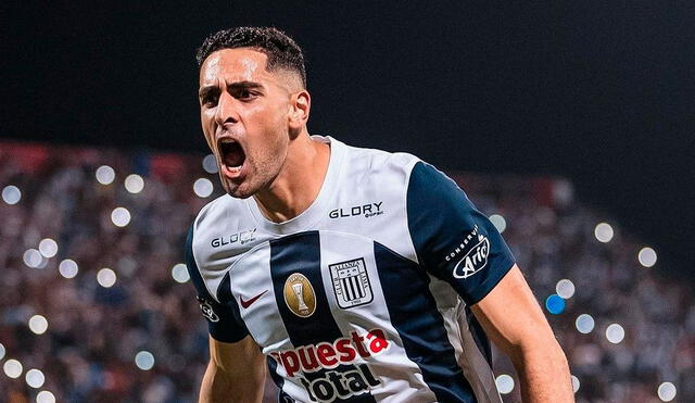 El delantero colombiano seguirá vistiendo la camiseta blanquiazul durante una temporada más. Foto: Alianza Lima