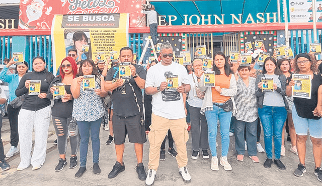 Clamor. Profesores, padres de familia, alumnos y vecinos de Comas se unieron ayer para exigir la liberación de Valeria Angelina, secuestrada el lunes último. Foto: difusión