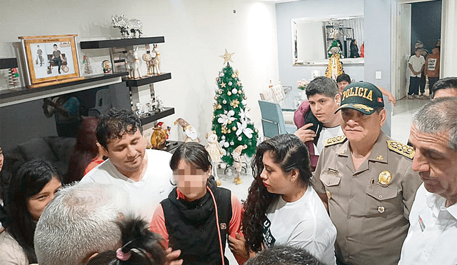 Reencuentro. Luego de casi cinco días, Valeria Angélica volvió a abrazar a sus padres. Ella había sido secuestrada la tarde del lunes frente a su casa de Comas. Foto: difusión