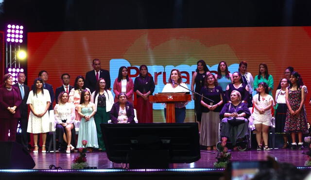 La presidenta Dina Boluarte estuvo presente en la ceremonia de premiación. Foto: Ministerio de la Mujer