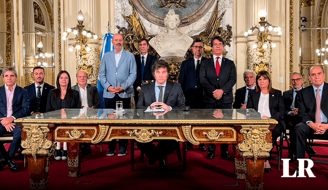 El presidente de Argentina, Javier Milei, anuncia nuevas medidas económicas. Foto: composición LR/@JMilei/Twitter