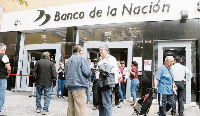 Acceso. Las personas que estén en el grupo 20 pueden ir a cobrar su dinero en cualquier fecha, según la Secretaría Técnica. Foto: Marco Cotrina/La República