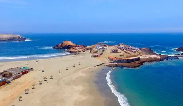 Playa Tuquillo tiene la combinación de aguas turquesas con un hermoso paisaje. Foto: Municipalidad de Huarmey