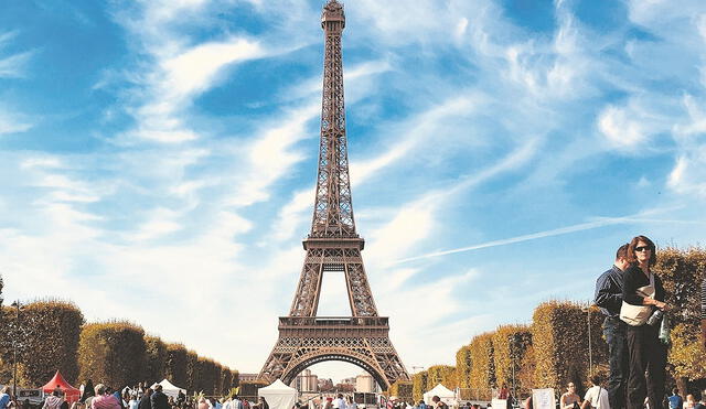 La torre Eiffel, el monumento más famoso de París, recibió en 2022, 5,9 millones de visitantes. Foto: El país