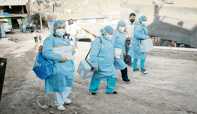 Brigadas. Más de 3 millones de personas fueron protegidas con la vacuna bivalente este 2023, pero aún es muy poco. Foto: Antonio Melgarejo/La República