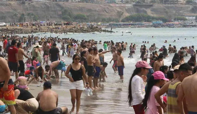 La Municipalidad de Chorrillos implementa nuevas medidas de seguridad y limpieza en la playa Agua Dulce. Foto: Andina