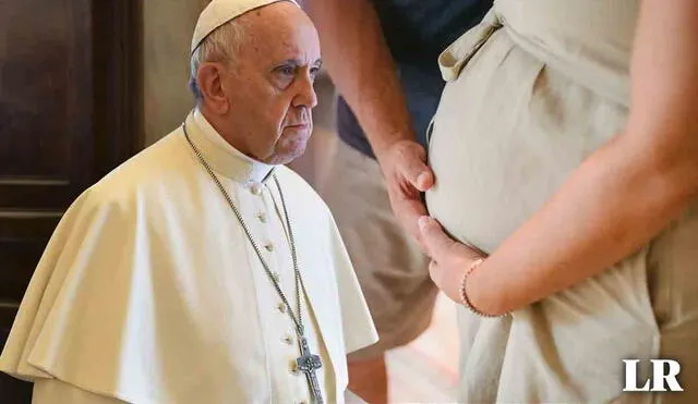 El papa Francisco señaló que la gestación subrogada afecta la dignidad de la madre y el niño. Foto: composición LR/EFE/Pexels