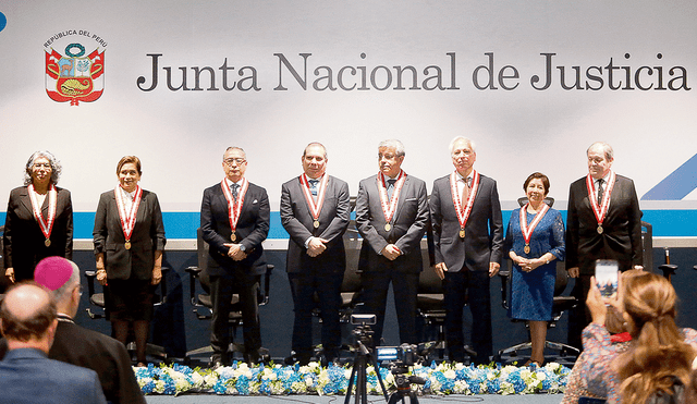 Ceremonia. A la asunción de De la Haza en la JNJ, asistió el presidente del PJ, Javier Arévalo. Foto: difusión