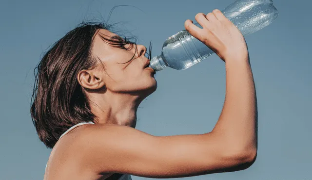 Tomar una botella de agua de la tienda ya no será lo mismo a partir de esta investigación. Foto: Flickr