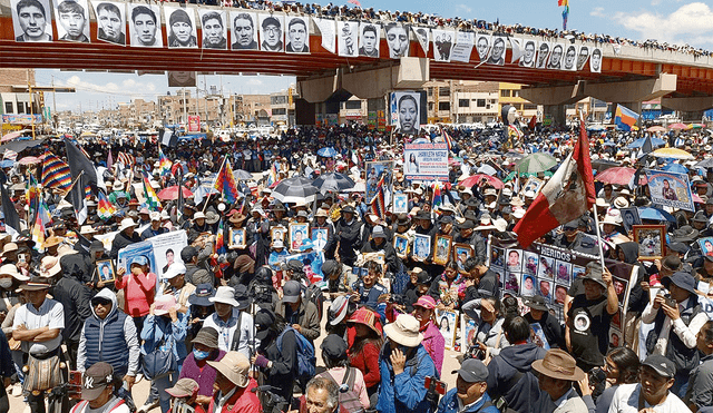 A toda voz. Una jornada de dolor, de indignación y de pedido de justicia se vivió en Juliaca.  Foto: Liubomir Fernández / La República