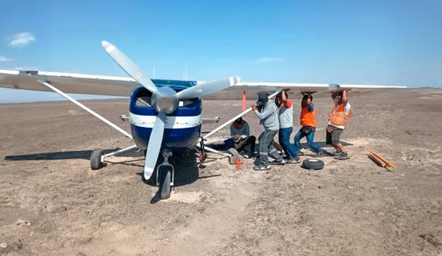 Retiran a avioneta que aterrizó en geoglifos de Nazca. Foto: Andina