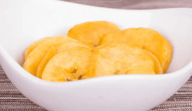 Los chifles son un snack elaborado con plátano frito. Foto: Taste Atlas