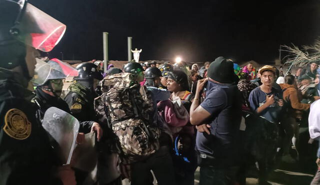  Migrantes en la frontera con Chile, en Tacna. Foto: Liz Ferrer Rivera/ La República<br>    