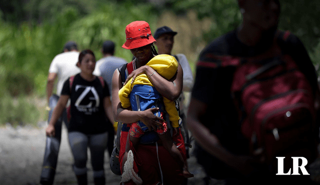 Migrantes venezolanos salen en caravana desde Honduras hacia EE