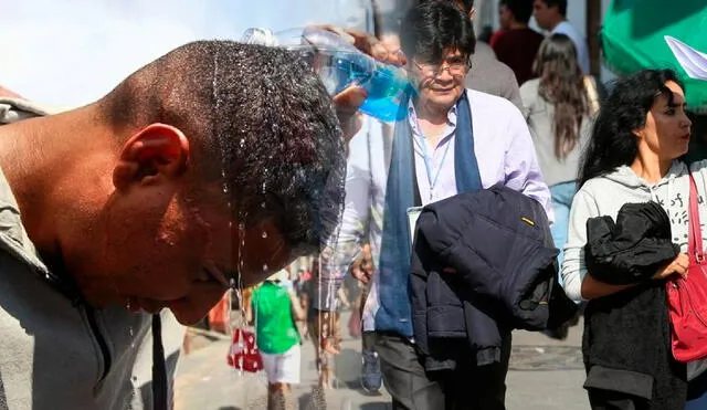 La temperatura del mar sería un factor clave en el aumento de la sensación térmica en Lima Metropolitana. Foto: composición LR/Andina.