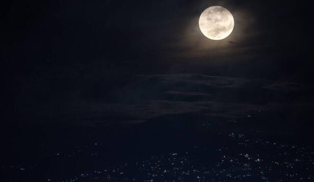 La apariencia de la luna llena persistirá un día antes y uno después de la fecha central. Foto: AFP