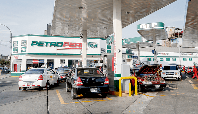 Combustión. Petroperú actúa como marcador a la baja de los precios de las gasolinas en el Perú. El otro operador es Repsol. Foto: difusión Combustión. Petroperú actúa como marcador a la baja de los precios de las gasolinas en el Perú. El otro operador es Repsol. Foto: difusión