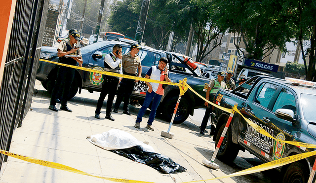 Último asesinato. La mañana del martes, un sicario asesinó a Liliana Huamán cuando esperaba un taxi por aplicativo frente a su vivienda en La Molina. Foto: difusión