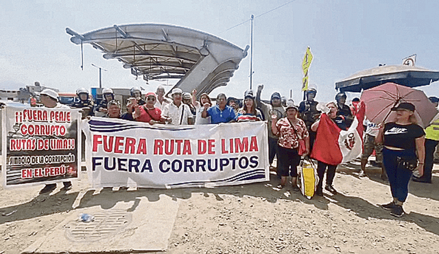 Protesta. Vecinos de Puente Piedra llegaron a la caseta de Chillón para que se deje de cobrar. Foto: difusión