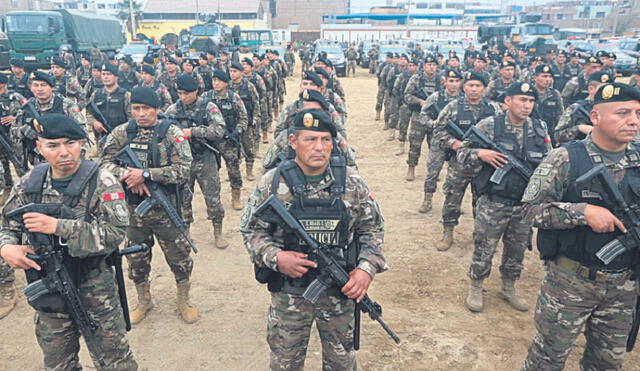 Integrantes del Ejército del Perú podrían salir a controlar la delincuencia en Trujillo. Foto: La República